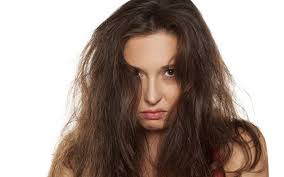 10 consigli per gestire i capelli crespi