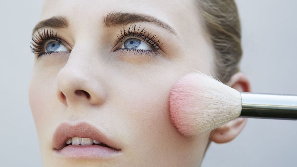 9 consigli per applicare il blush correttamente